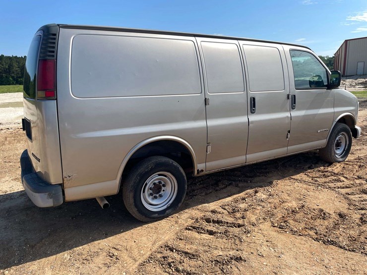 2002-chevrolet-express-2500-image-3