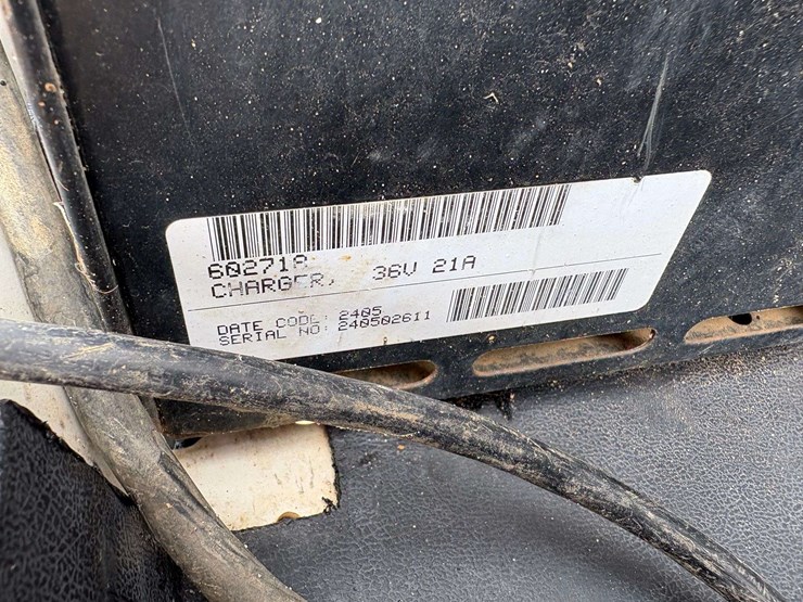 ez-go-24v-golf-cart-w/-battery-charger-image-18