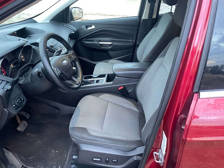 2017-ford-escape-se-image-10