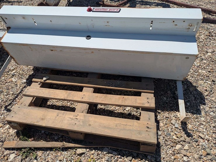 weather-guard-truck-toolbox-+-emergency-triangles-image-5