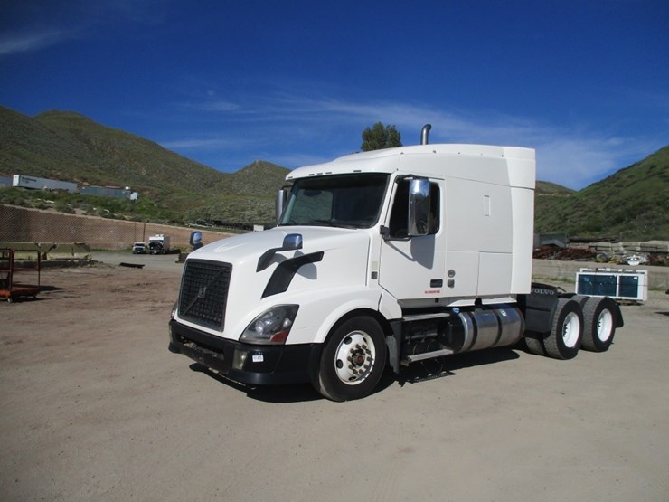 2015-volvo-10-image-1