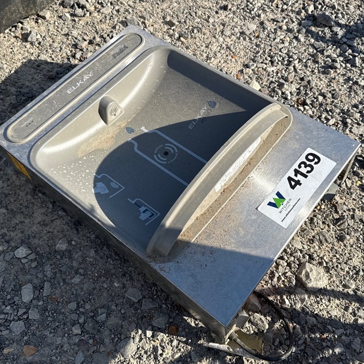 #43276 • Elkay Water Fountain INV# 43276
