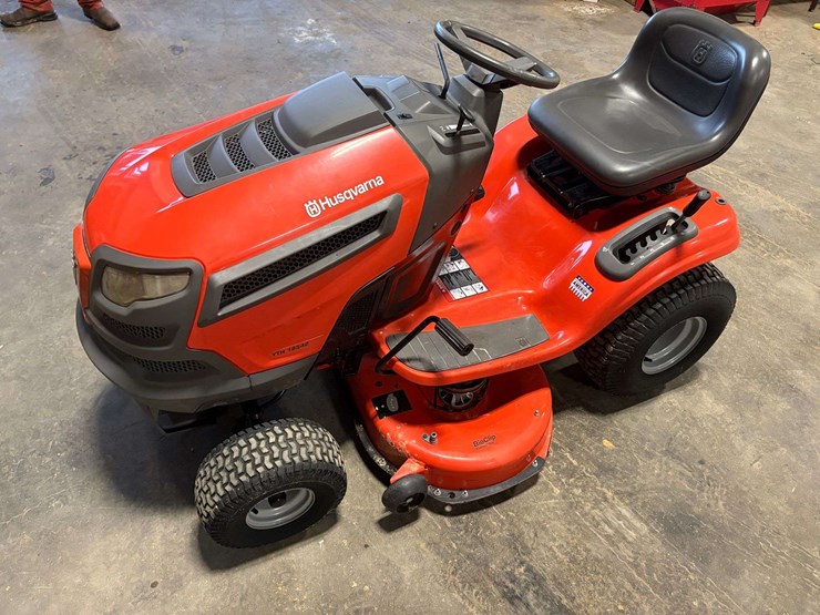 husqvarna-42"-riding-lawn-mower-image-1
