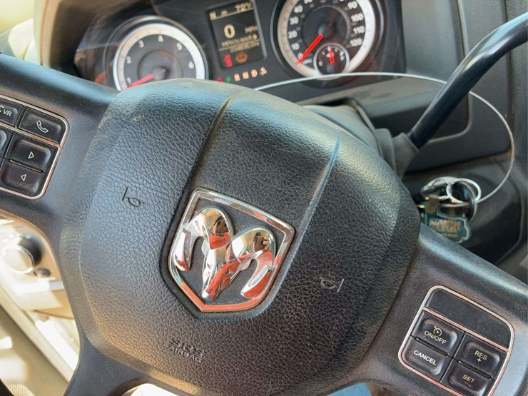 2015-ram-3500-laramie-image-39