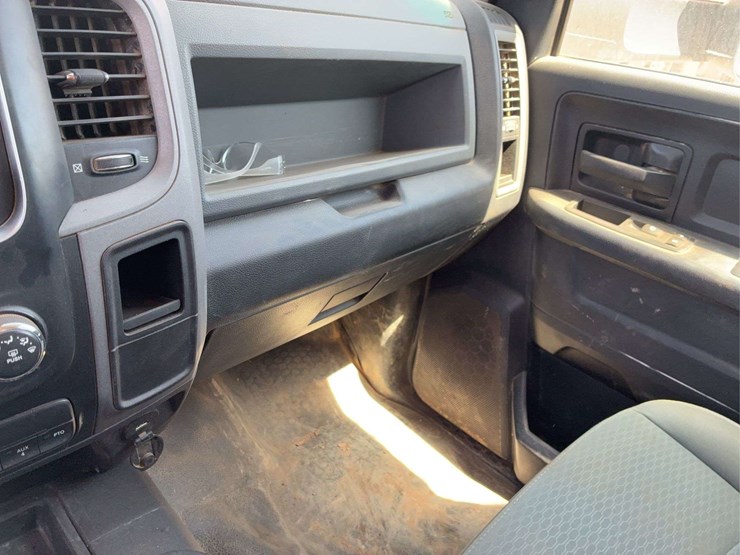 2015-ram-3500-laramie-image-35