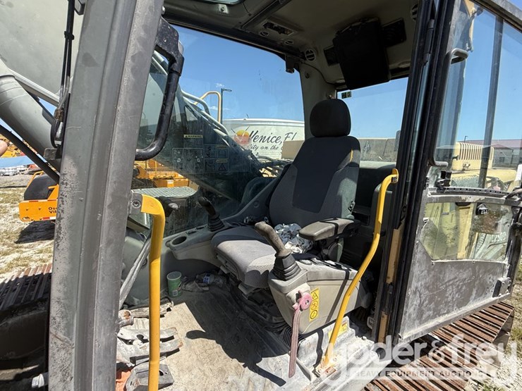 2012-volvo-ec250dl-image-26