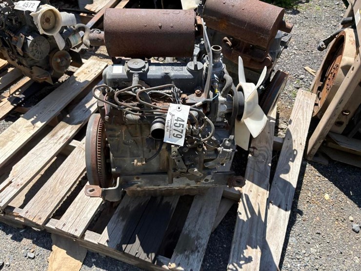kubota-d1305-3-cylinder-diesel-engine-image-1