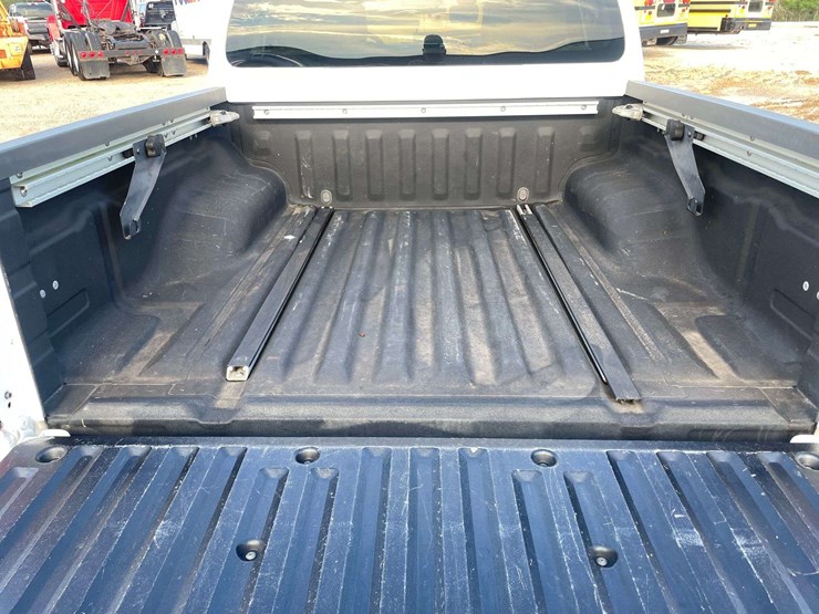 2012-nissan-frontier-sv-image-15