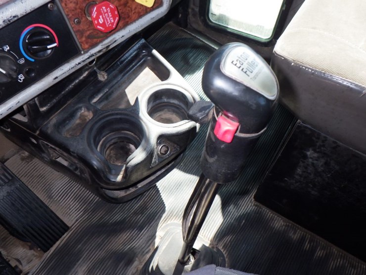 2006-kenworth-w900l-image-16