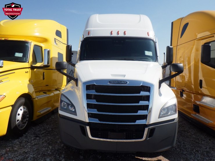 2022-freightliner-cascadia-126-image-2
