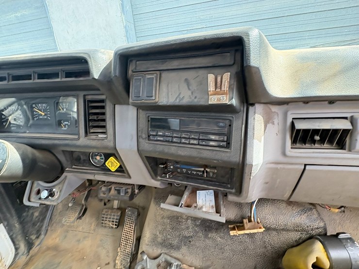 1999-ford-f800-image-62