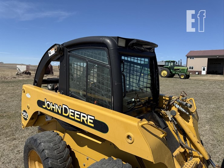 deere-250-image-16