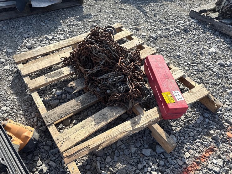 #33461-•-lot-of-misc-snow-chains-&-reflectors-inv#-33461-image-1