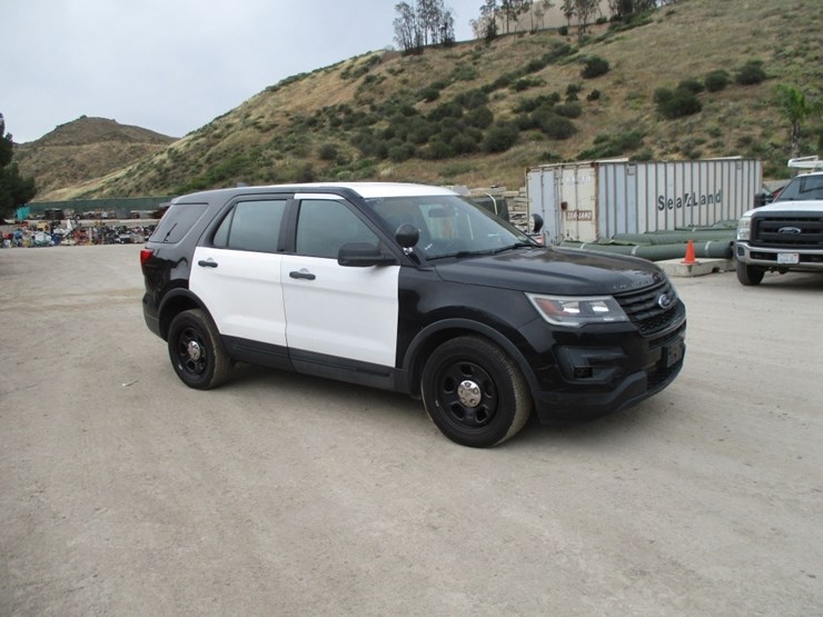 2017-ford-explorer-image-2
