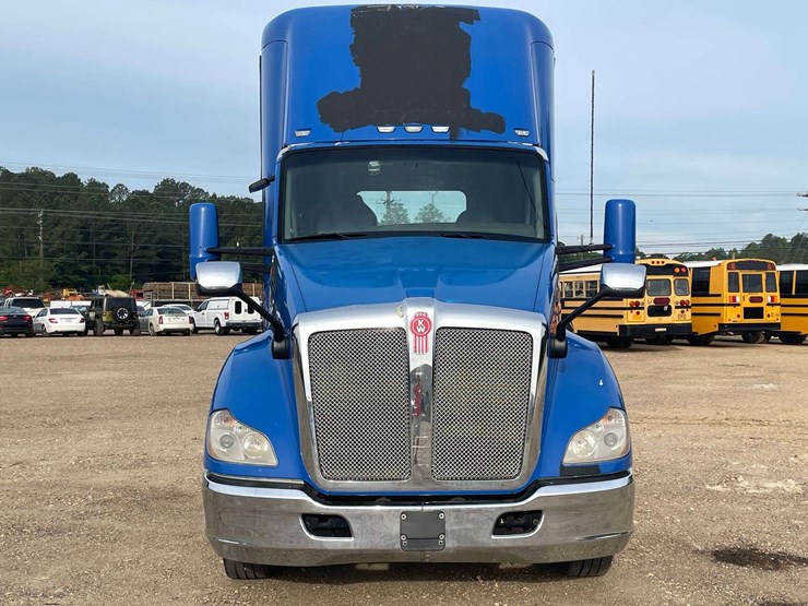2017-kenworth-t680-image-5