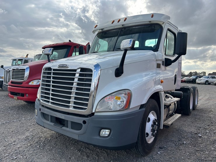 #37236-•-2016-freightliner-cascadia-t/a-daycab-truck-tractor-3akjgedv4gdhc4172-inv#-37236-image-1