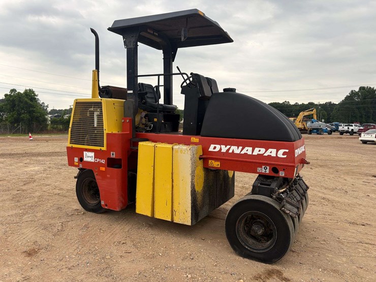 2008-dynapac-cp142-image-4