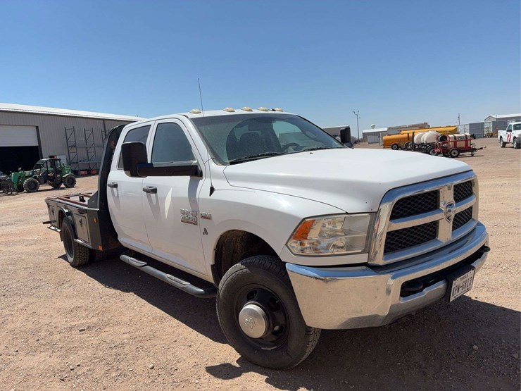 2015-ram-3500-laramie-image-2