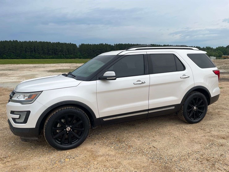 2017-ford-explorer-limited-image-1