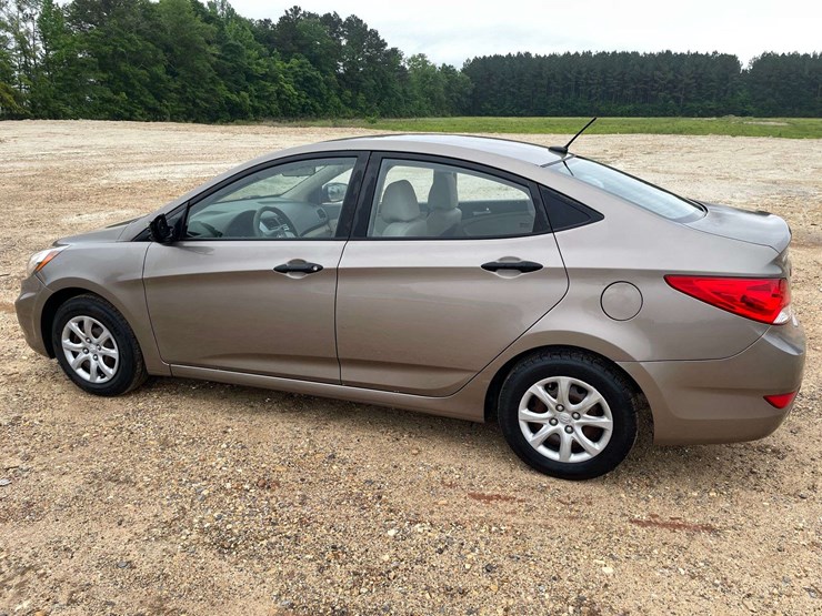 2012-hyundai-accent-4-door-sedan-(155,416-miles)-image-2