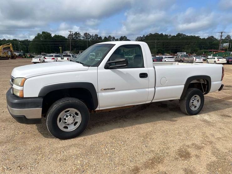 2006-chevrolet-silverado-2500-image-1