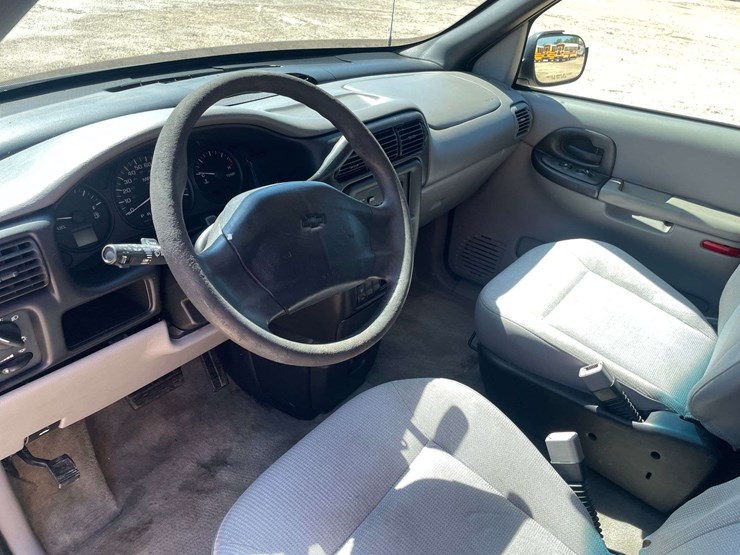 2004-chevrolet-venture-image-11