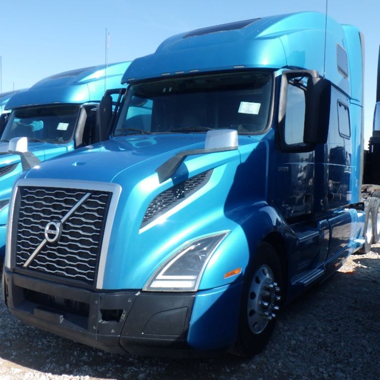 2019 VOLVO VNL860