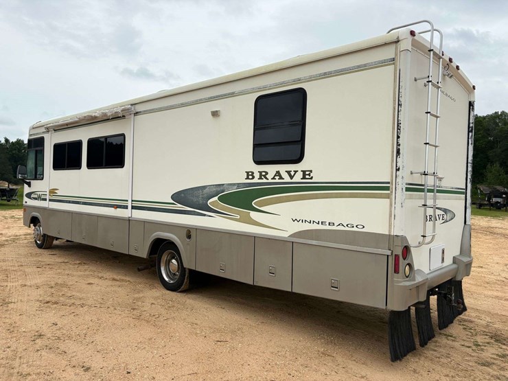2003-winnebago-"brave"-motor-home-(12,893-miles-showing)-image-3