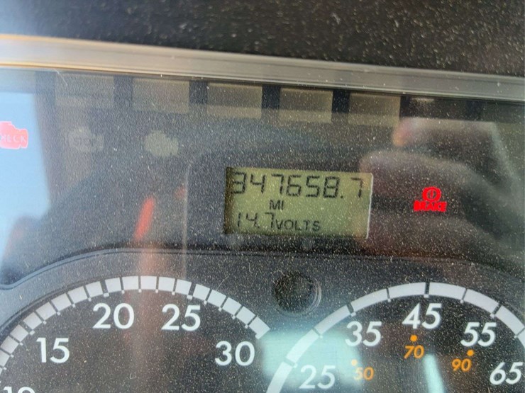 2010-freightliner-cascadia-113-image-30