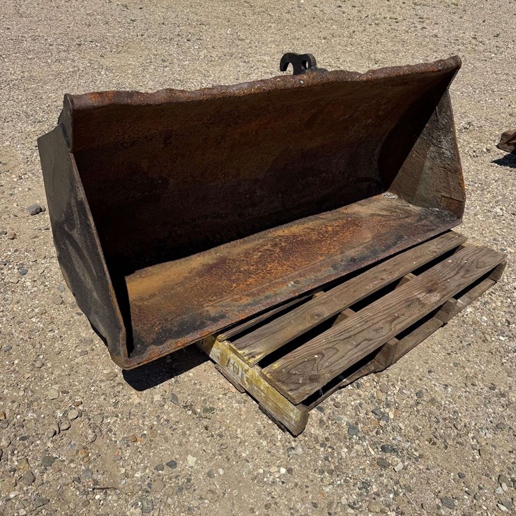 Heavy Duty 5' Skid Steer Bucket w/ Replaceable Cutting Edge
