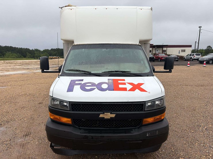 2018-chevrolet-express-3500-image-5