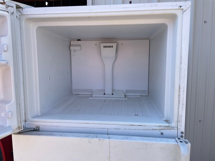 #1884-•-whirlpool-refrigerator-freezer-image-5