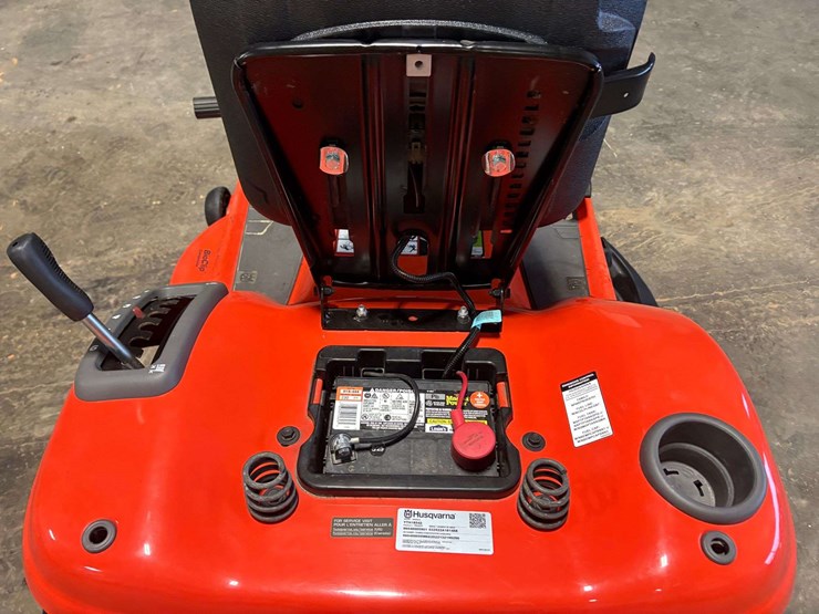 husqvarna-42"-riding-lawn-mower-image-16