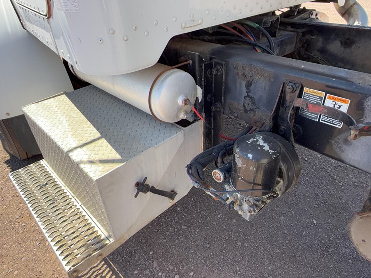 2003-peterbilt-330-image-20