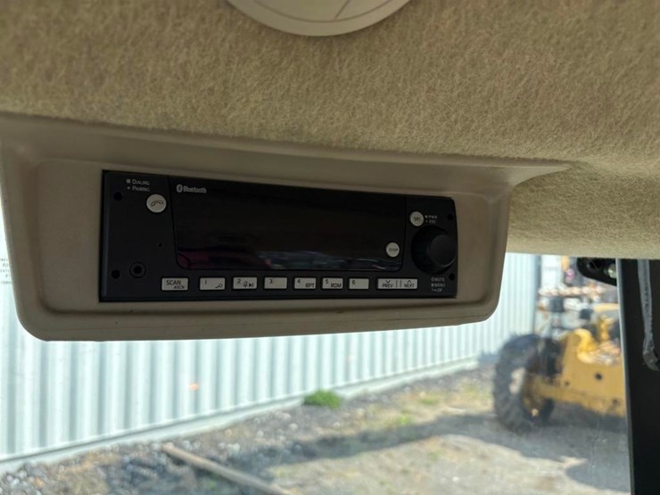2024-john-deere-5060e-image-31