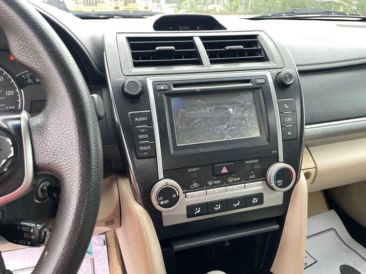 2014-toyota-camry-le-4-door-sedan-(169,990-miles)-image-13