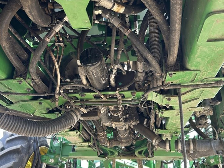 2020-john-deere-r4045-image-60