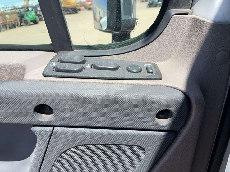 2010-freightliner-cascadia-113-image-20