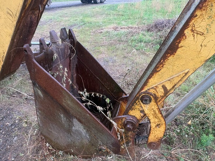 caterpillar-416b-image-28