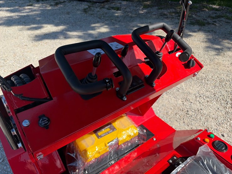 #232-•-unused-agt-sda-140t-mini-ride-on-skid-steer-loader-image-7