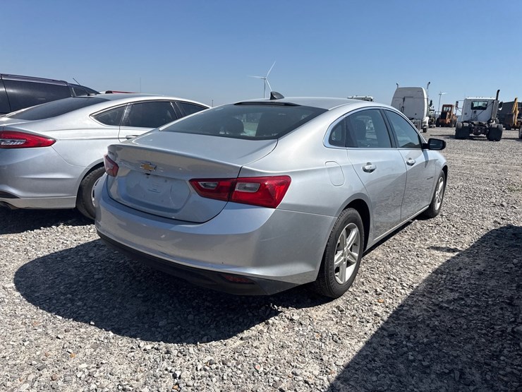 #41116-•-2018-chevrolet-malibu-sedan-1g1zb5st1jf293274-inv#-41116-image-3