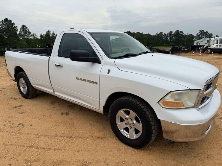 2011-dodge-ram-1500-image-4