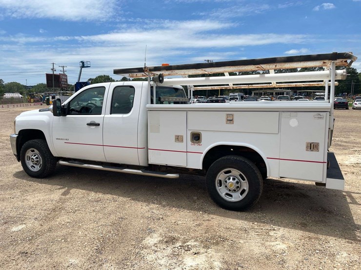 2013-chevrolet-silverado-2500hd-image-2