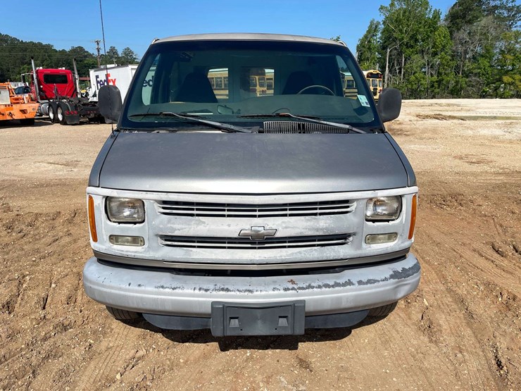 2002-chevrolet-express-2500-image-5