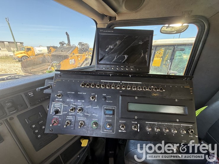 2016-kenworth-t300-image-11