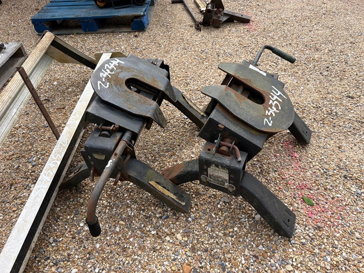 #36344-•-qty-2,-5th-wheels-hitches-image-1