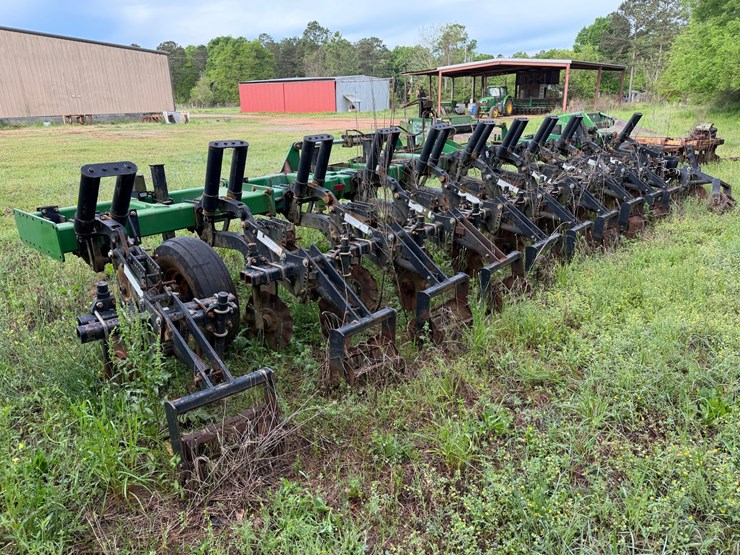 #504-•-unverferth,-model-330---12-row-ripper/stripper-tiller-image-1