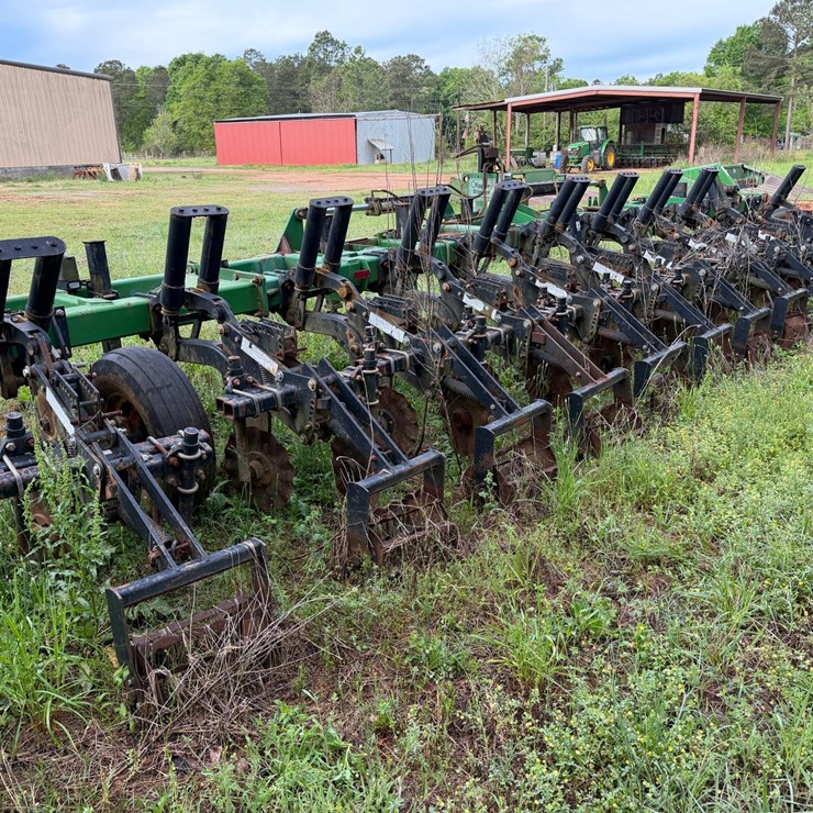 #504 • Unverferth, Model 330 - 12 Row Ripper/Stripper Tiller
