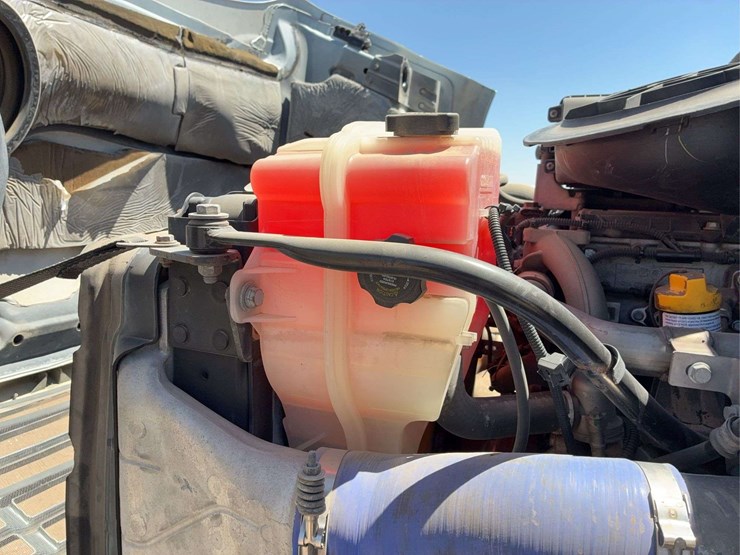 2019-freightliner-cascadia-113-image-42