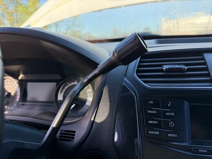 2017-ford-explorer-image-35